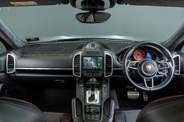 2017 Porsche Cayenne - Thumbnail