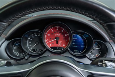2017 Porsche Cayenne - Thumbnail