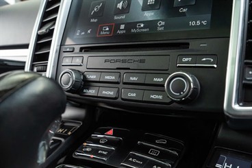 2017 Porsche Cayenne - Thumbnail