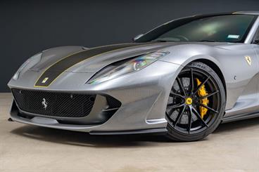 2020 Ferrari 812 SUPERFAST - Thumbnail