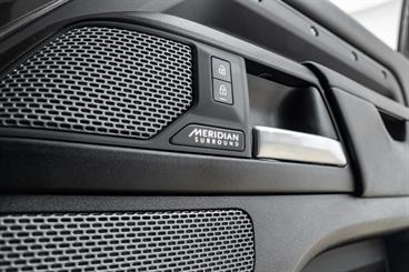 2023 Land Rover Defender - Thumbnail