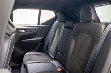 2022 Volvo XC40 - Thumbnail