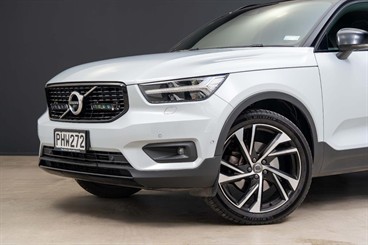 2022 Volvo XC40 - Thumbnail