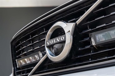 2022 Volvo XC40 - Thumbnail