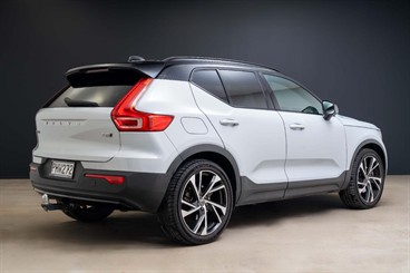 2022 Volvo XC40 - Thumbnail