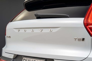 2022 Volvo XC40 - Thumbnail