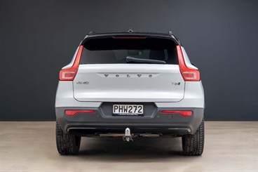 2022 Volvo XC40 - Thumbnail