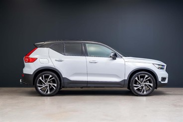 2022 Volvo XC40 - Thumbnail