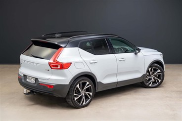 2022 Volvo XC40 - Thumbnail