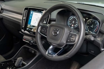 2022 Volvo XC40 - Thumbnail