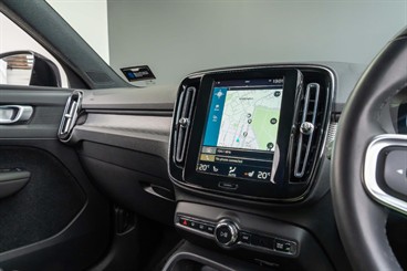 2022 Volvo XC40 - Thumbnail