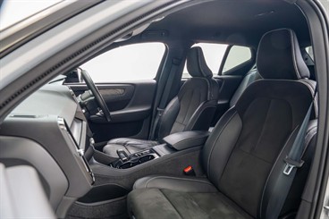 2022 Volvo XC40 - Thumbnail