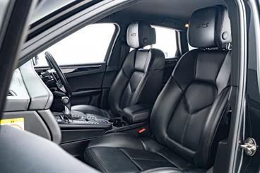 2017 Porsche Macan - Thumbnail