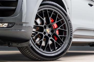 2017 Porsche Macan - Thumbnail