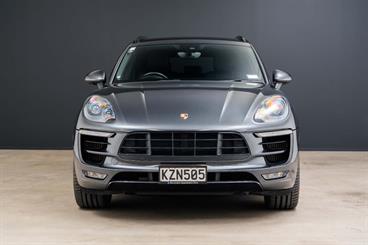 2017 Porsche Macan - Thumbnail