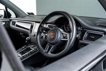 2017 Porsche Macan - Thumbnail