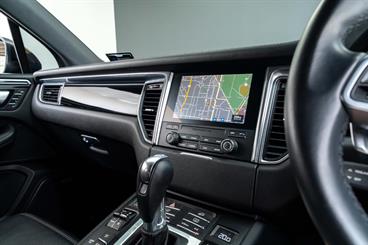 2017 Porsche Macan - Thumbnail