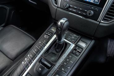 2017 Porsche Macan - Thumbnail