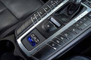 2017 Porsche Macan - Thumbnail