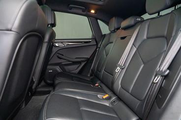 2020 Porsche Macan - Thumbnail