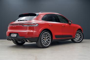 2020 Porsche Macan - Thumbnail