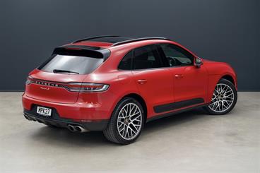 2020 Porsche Macan - Thumbnail