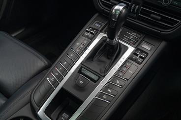 2020 Porsche Macan - Thumbnail
