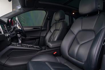 2020 Porsche Macan - Thumbnail