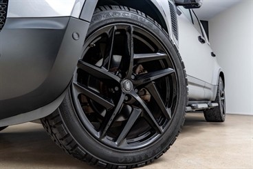 2021 Land Rover Defender - Thumbnail
