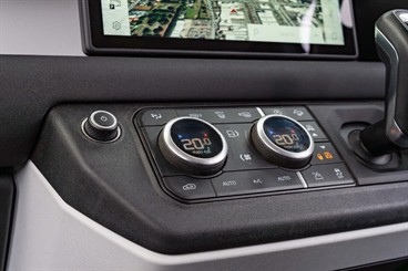 2021 Land Rover Defender - Thumbnail