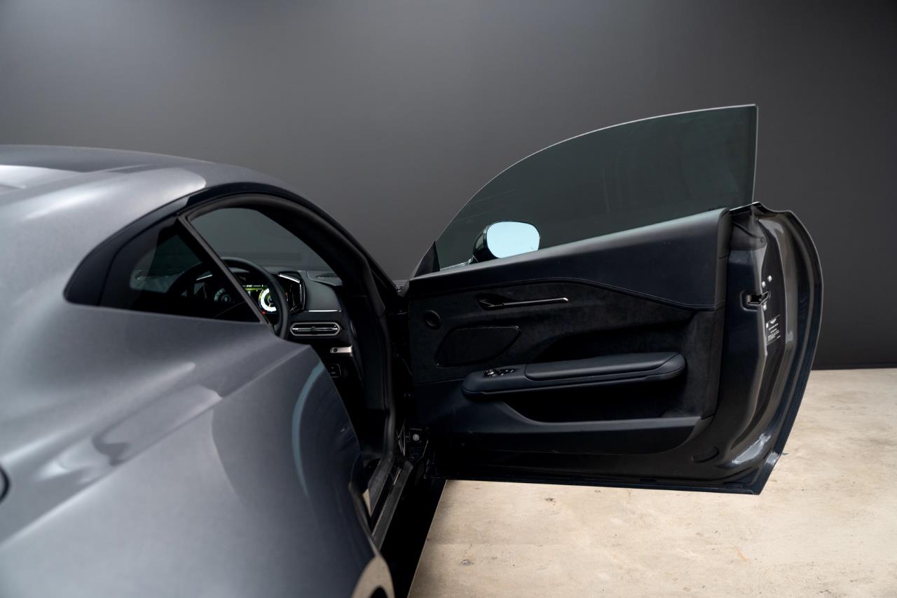 2025 Aston Martin Vantage
