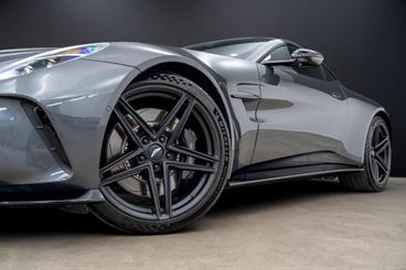2025 Aston Martin Vantage - Thumbnail