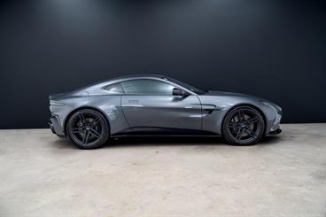 2025 Aston Martin Vantage - Thumbnail