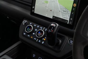 2023 Land Rover Defender - Thumbnail
