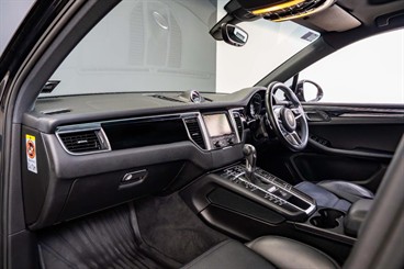 2015 Porsche Macan - Thumbnail