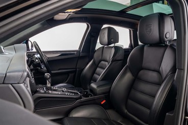 2015 Porsche Macan - Thumbnail