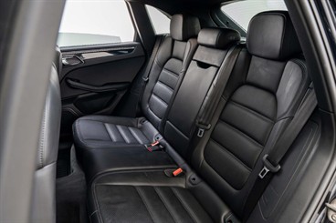 2015 Porsche Macan - Thumbnail