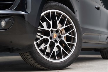 2015 Porsche Macan - Thumbnail