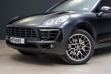 2015 Porsche Macan - Thumbnail