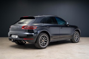 2015 Porsche Macan - Thumbnail