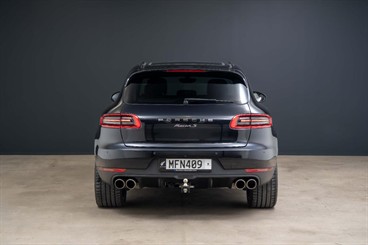 2015 Porsche Macan - Thumbnail