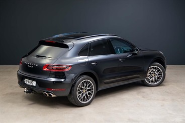2015 Porsche Macan - Thumbnail