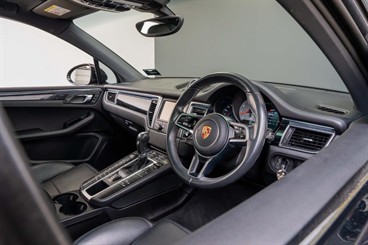 2015 Porsche Macan - Thumbnail
