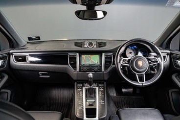 2015 Porsche Macan - Thumbnail