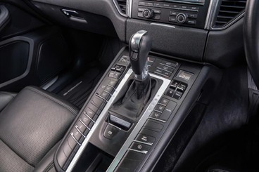 2015 Porsche Macan - Thumbnail