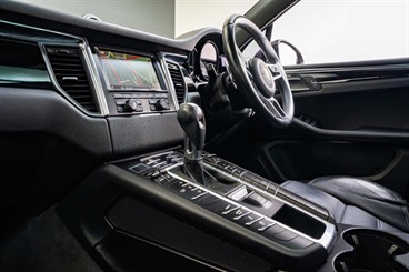 2015 Porsche Macan - Thumbnail