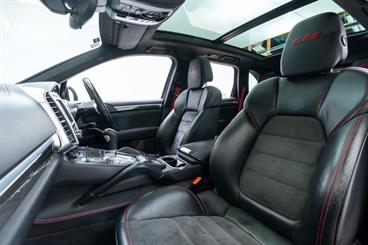 2014 Porsche Cayenne - Thumbnail