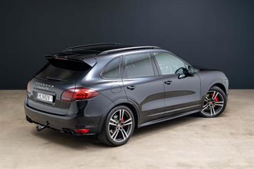 2014 Porsche Cayenne - Thumbnail