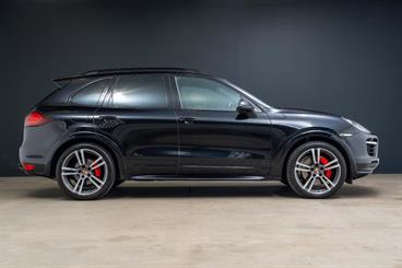 2014 Porsche Cayenne - Thumbnail