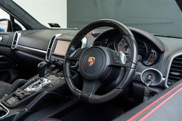 2014 Porsche Cayenne - Thumbnail